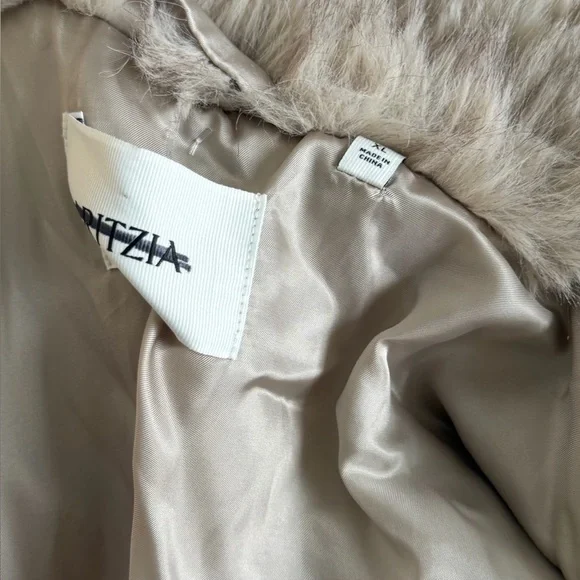Aritzia Cortina Coat - Arctic Faux Fur - Picture 8 of 9